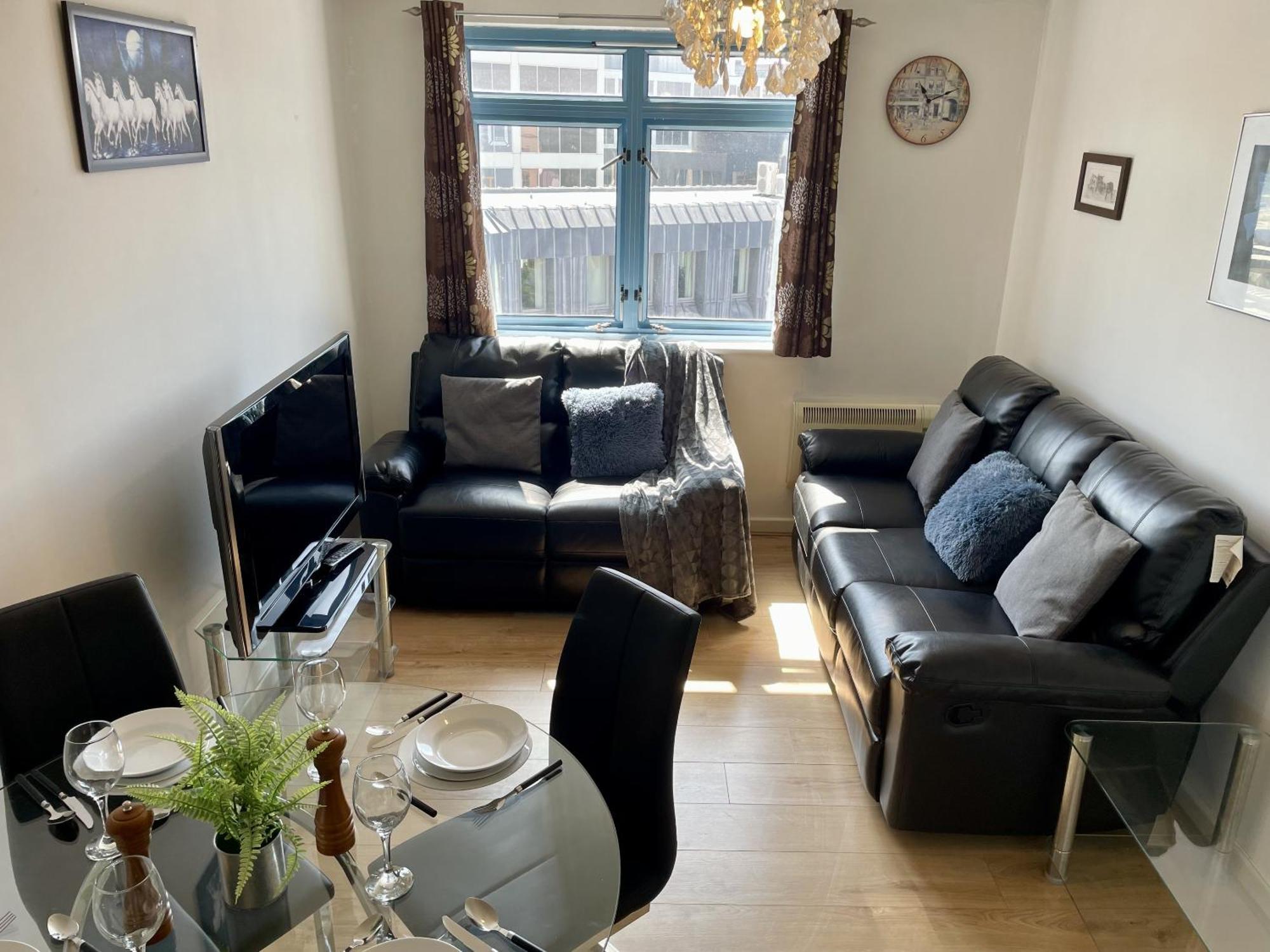 Hk Life Serviced Apartment , City Centre Swindon Kültér fotó