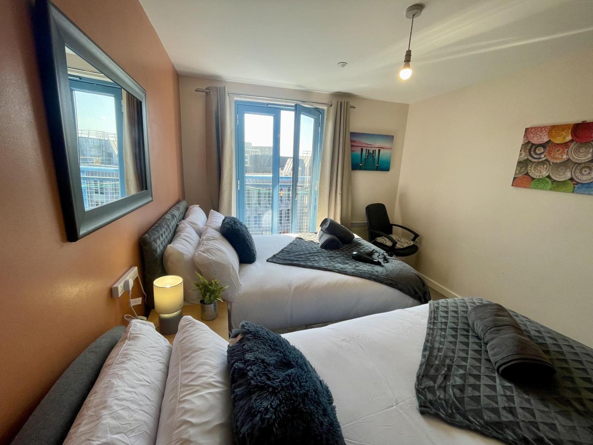 Hk Life Serviced Apartment , City Centre Swindon Kültér fotó